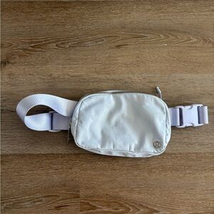 Lululemon Everywhere belt bag pastel blue